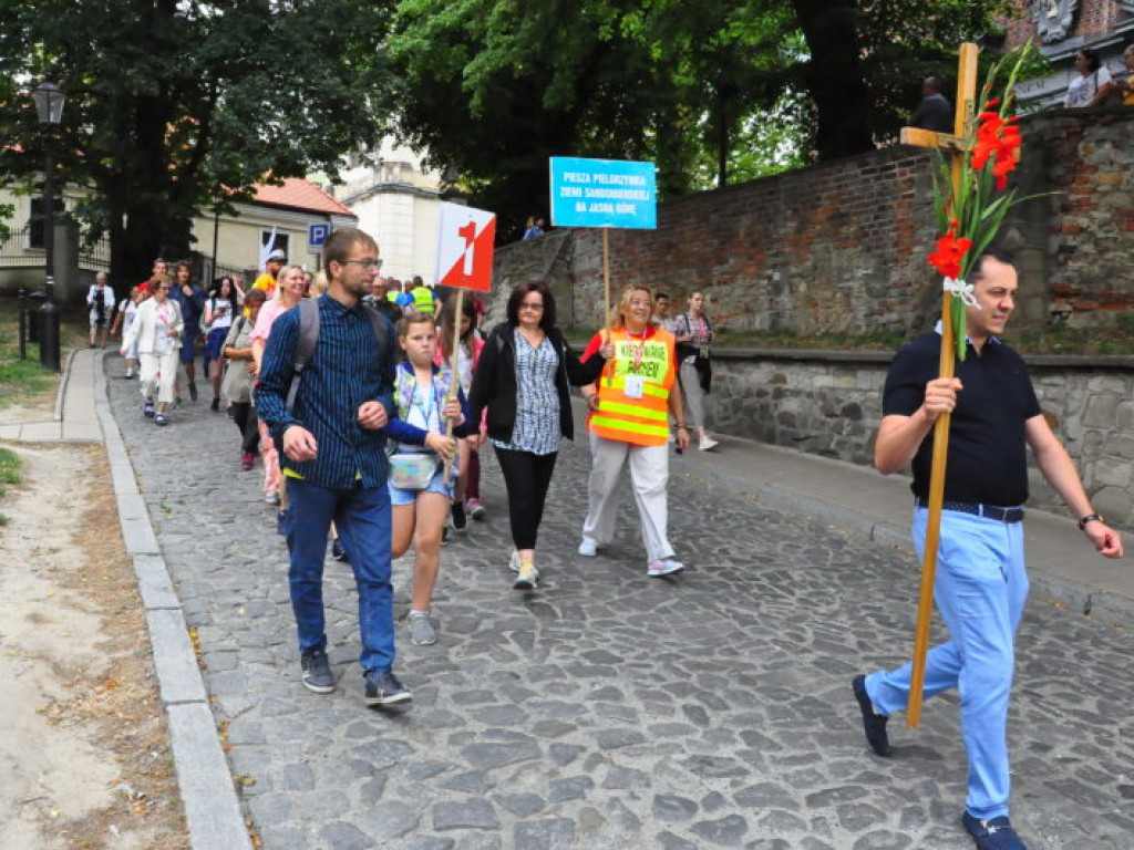 Pątnicy już w drodze [zdjęcia]
