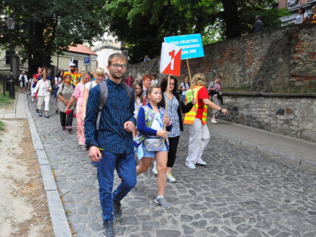 Pątnicy już w drodze [zdjęcia]
