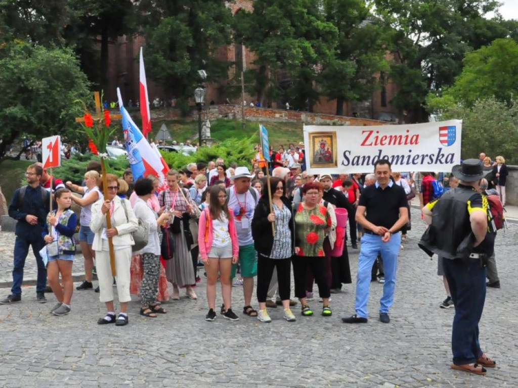Pątnicy już w drodze [zdjęcia]