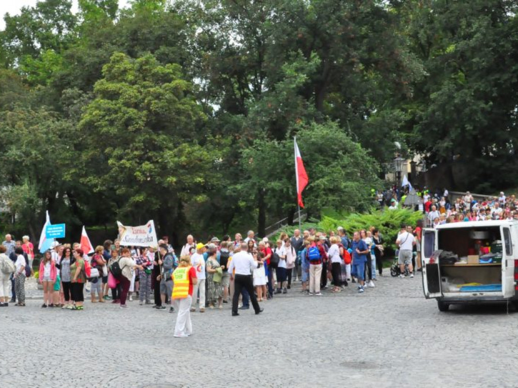 Pątnicy już w drodze [zdjęcia]