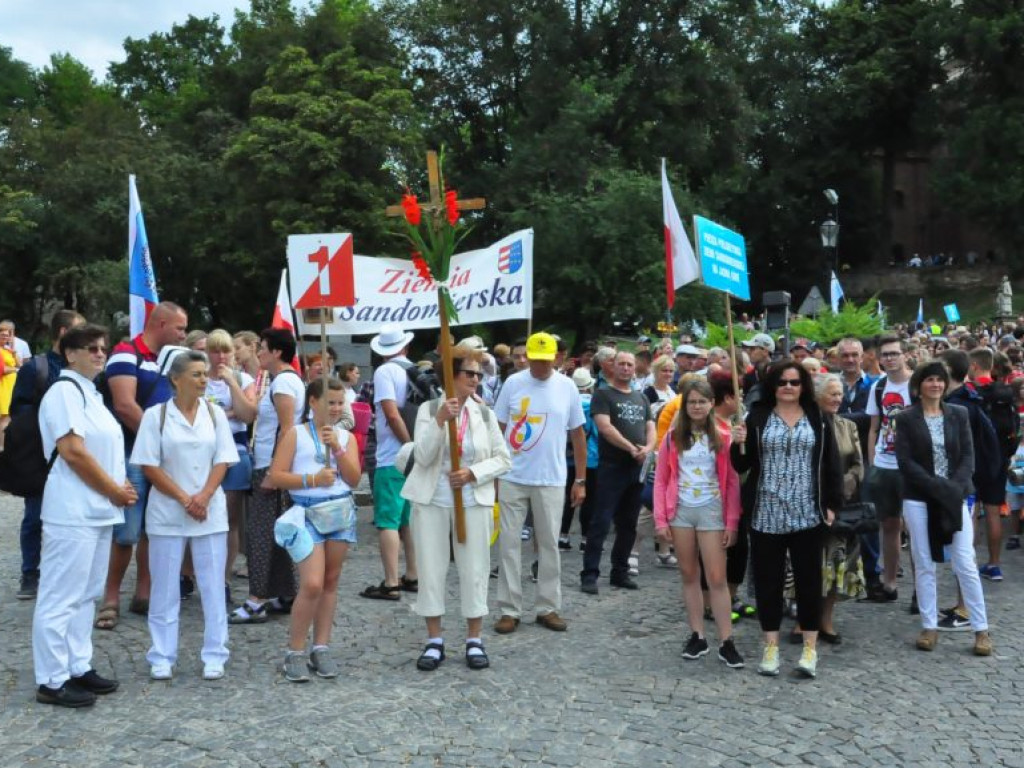 Pątnicy już w drodze [zdjęcia]