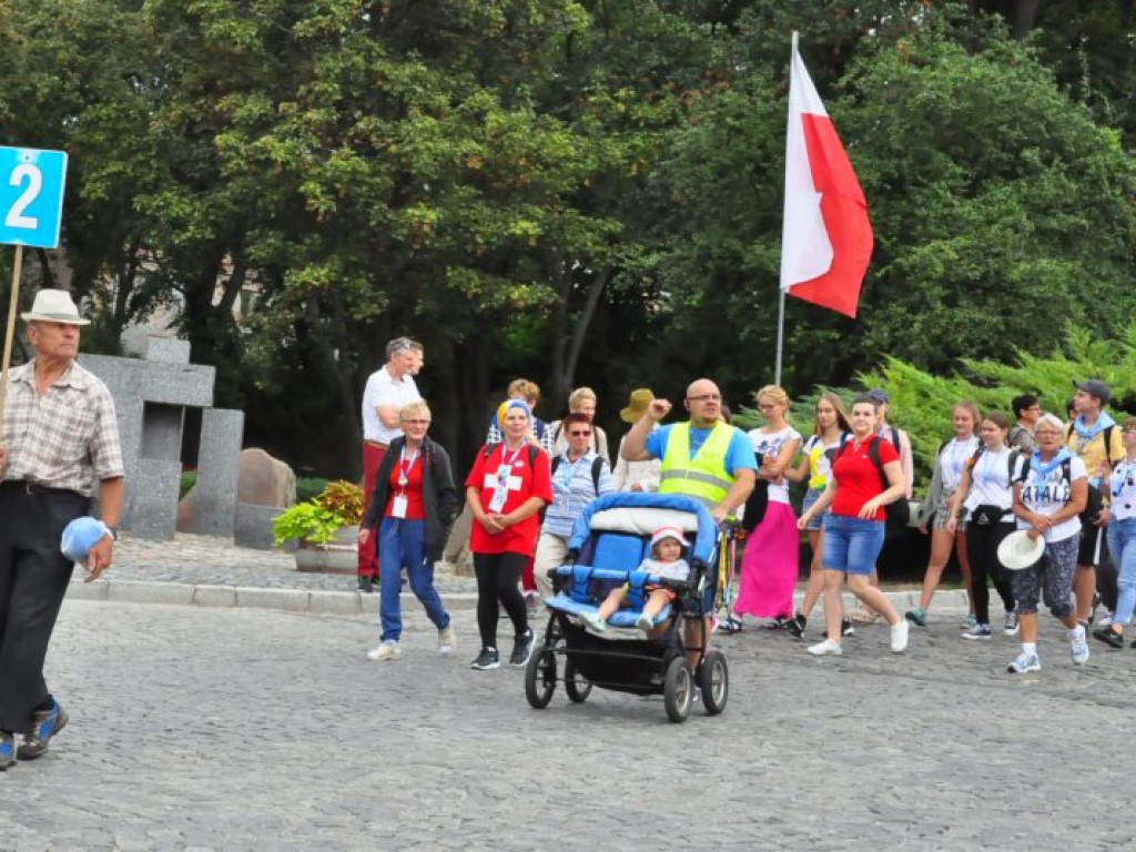 Pątnicy już w drodze [zdjęcia]