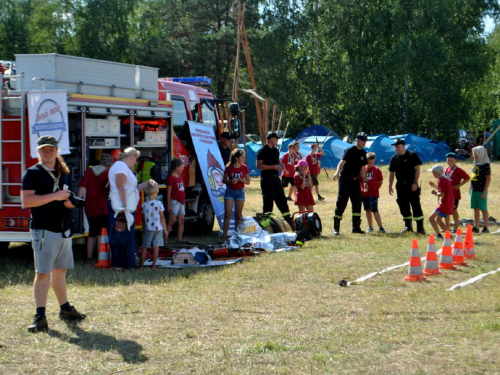 Harcerze nad Jeziorem Tarnobrzeskim (galeria)