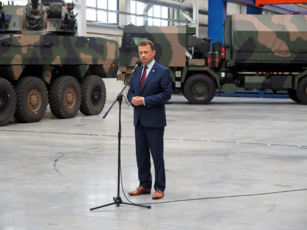 Minister obrony narodowej z wizytą w HSW. Podpisano ważny kontrakt [zdjęcia]