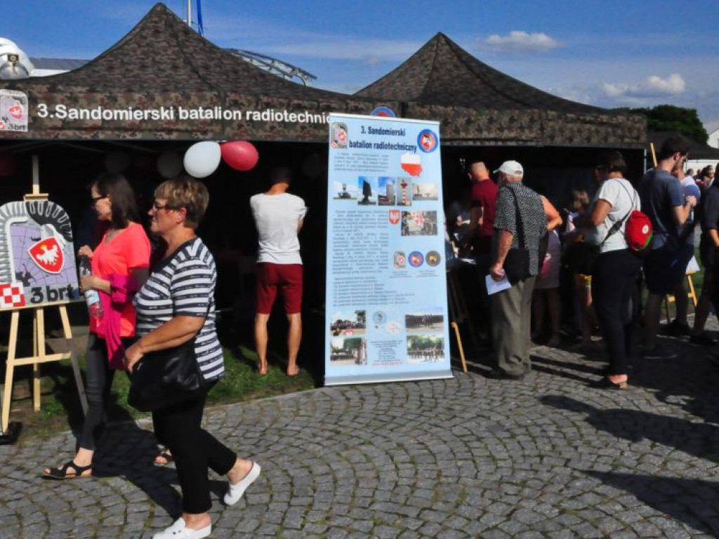 Tłumy na pikniku wojskowym w Sandomierzu [zdjęcia]