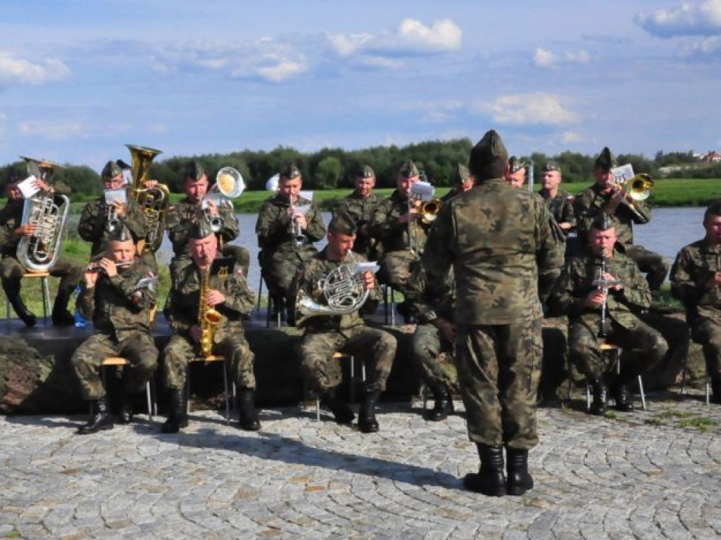 Tłumy na pikniku wojskowym w Sandomierzu [zdjęcia]