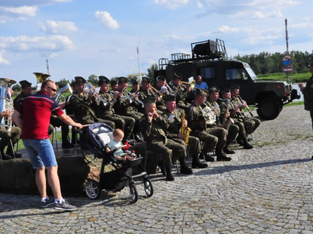Tłumy na pikniku wojskowym w Sandomierzu [zdjęcia]