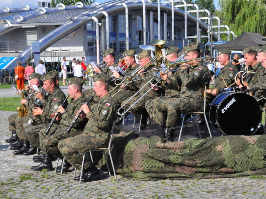 Tłumy na pikniku wojskowym w Sandomierzu [zdjęcia]