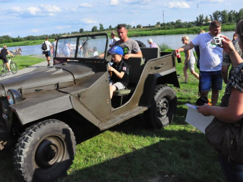 Tłumy na pikniku wojskowym w Sandomierzu [zdjęcia]