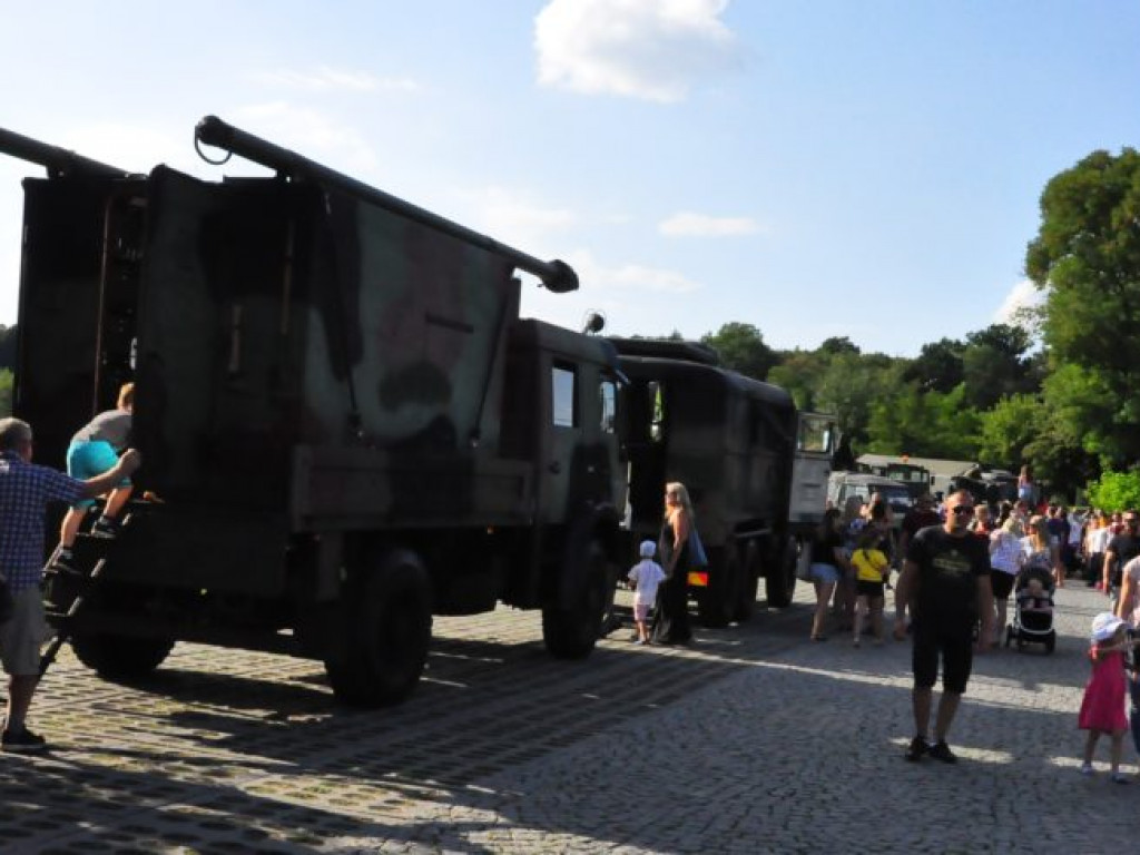 Tłumy na pikniku wojskowym w Sandomierzu [zdjęcia]
