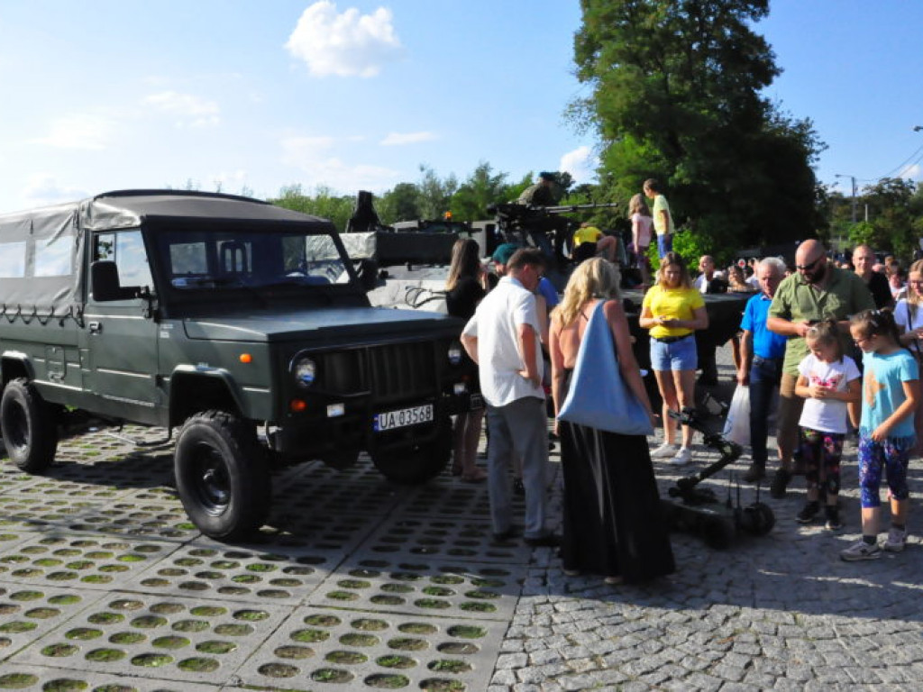 Tłumy na pikniku wojskowym w Sandomierzu [zdjęcia]
