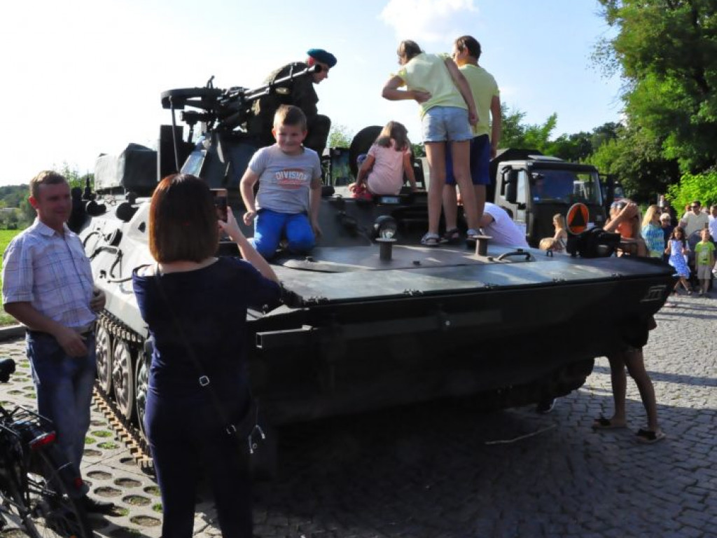 Tłumy na pikniku wojskowym w Sandomierzu [zdjęcia]