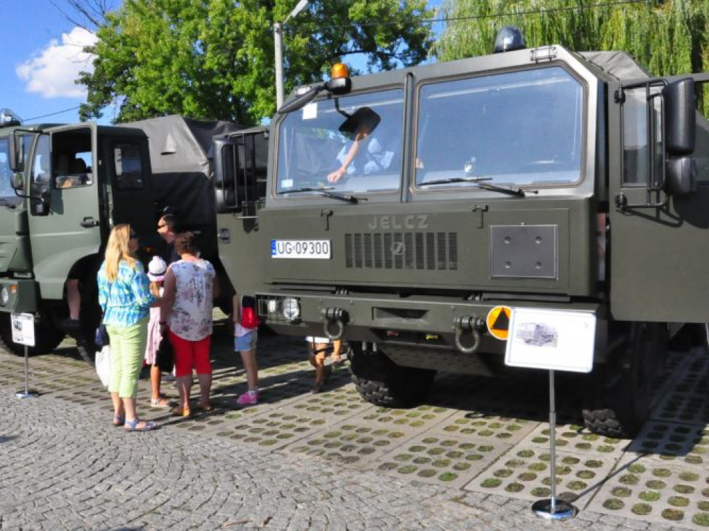 Tłumy na pikniku wojskowym w Sandomierzu [zdjęcia]