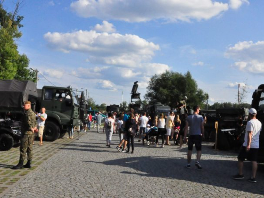 Tłumy na pikniku wojskowym w Sandomierzu [zdjęcia]