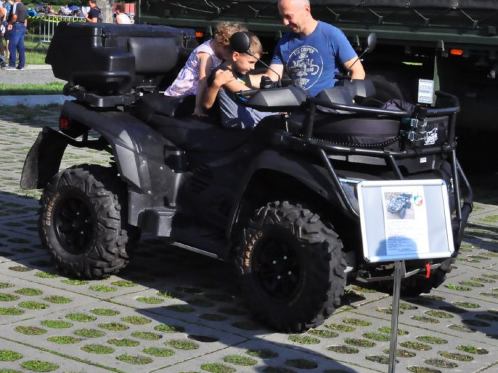 Tłumy na pikniku wojskowym w Sandomierzu [zdjęcia]