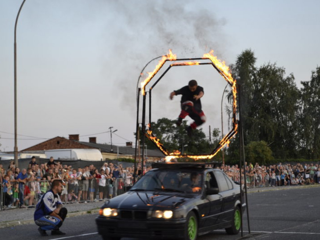 Motoryzacyjny show w Tarnobrzegu (zdjęcia)