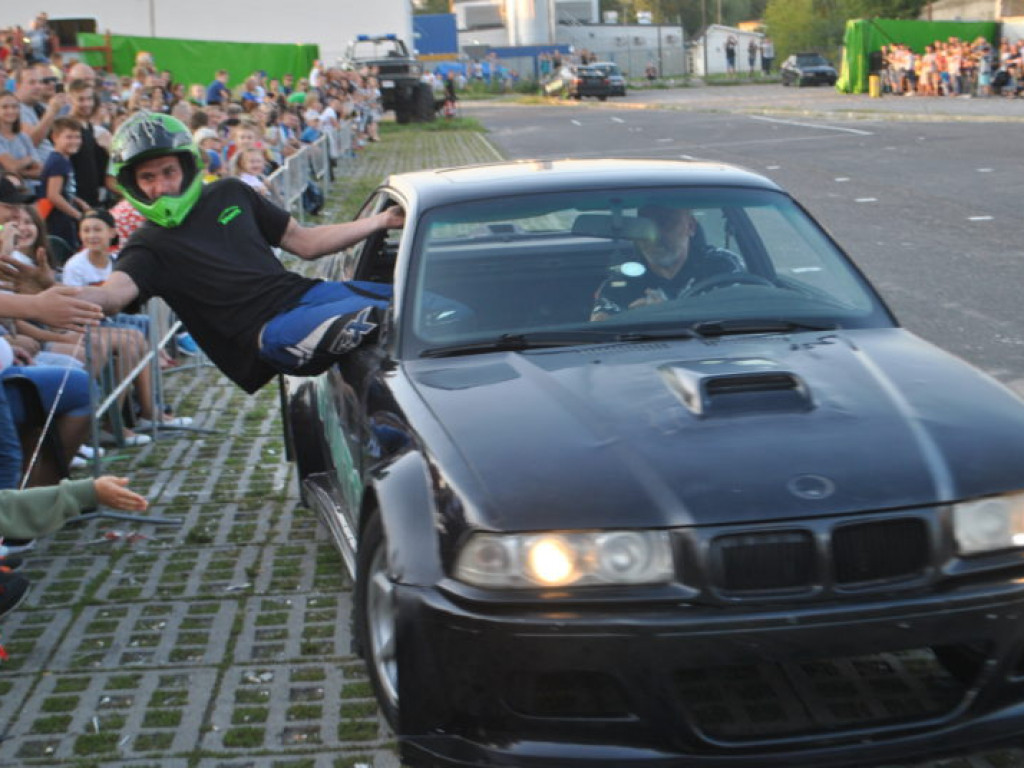 Motoryzacyjny show w Tarnobrzegu (zdjęcia)