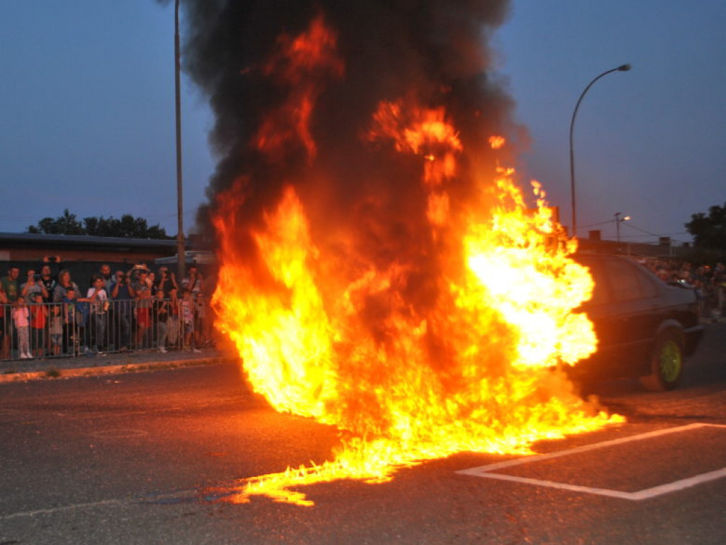 Motoryzacyjny show w Tarnobrzegu (zdjęcia)