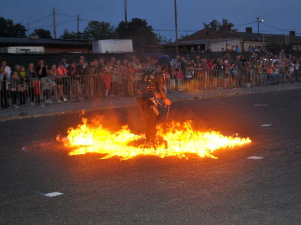 Motoryzacyjny show w Tarnobrzegu (zdjęcia)