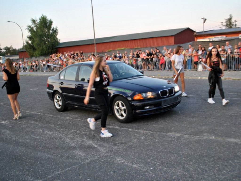Motoryzacyjny show w Tarnobrzegu (zdjęcia)