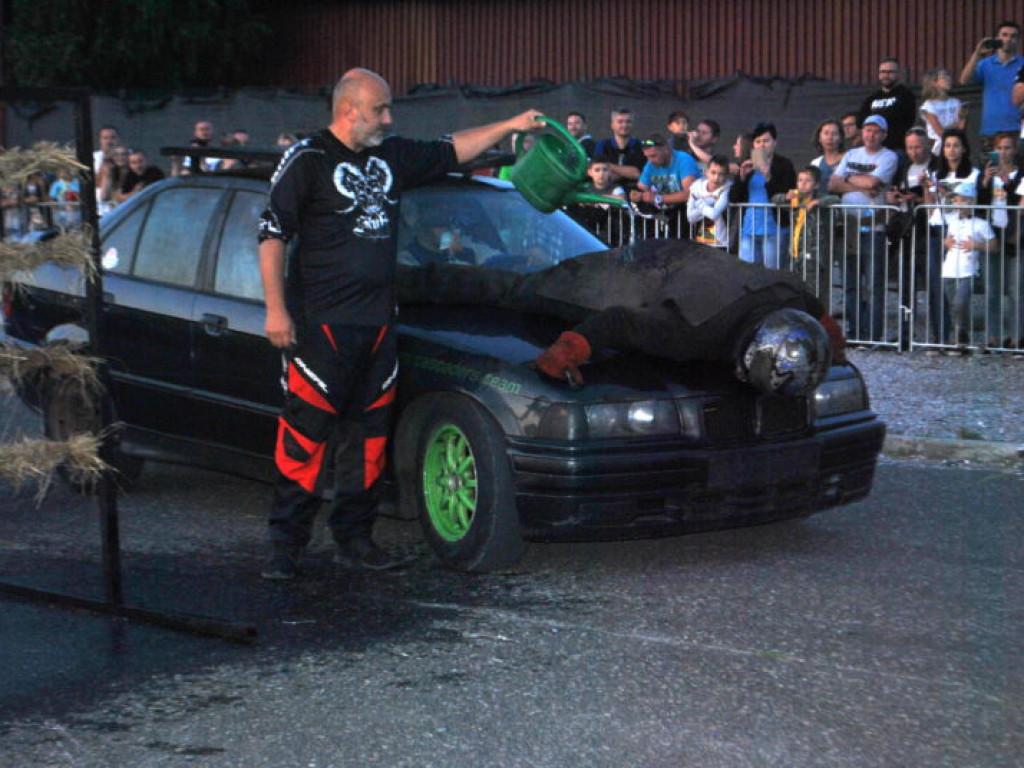 Motoryzacyjny show w Tarnobrzegu (zdjęcia)