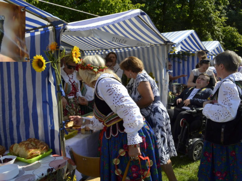 Tarnobrzeskie dożynki przed zamkiem (zdjęcia)