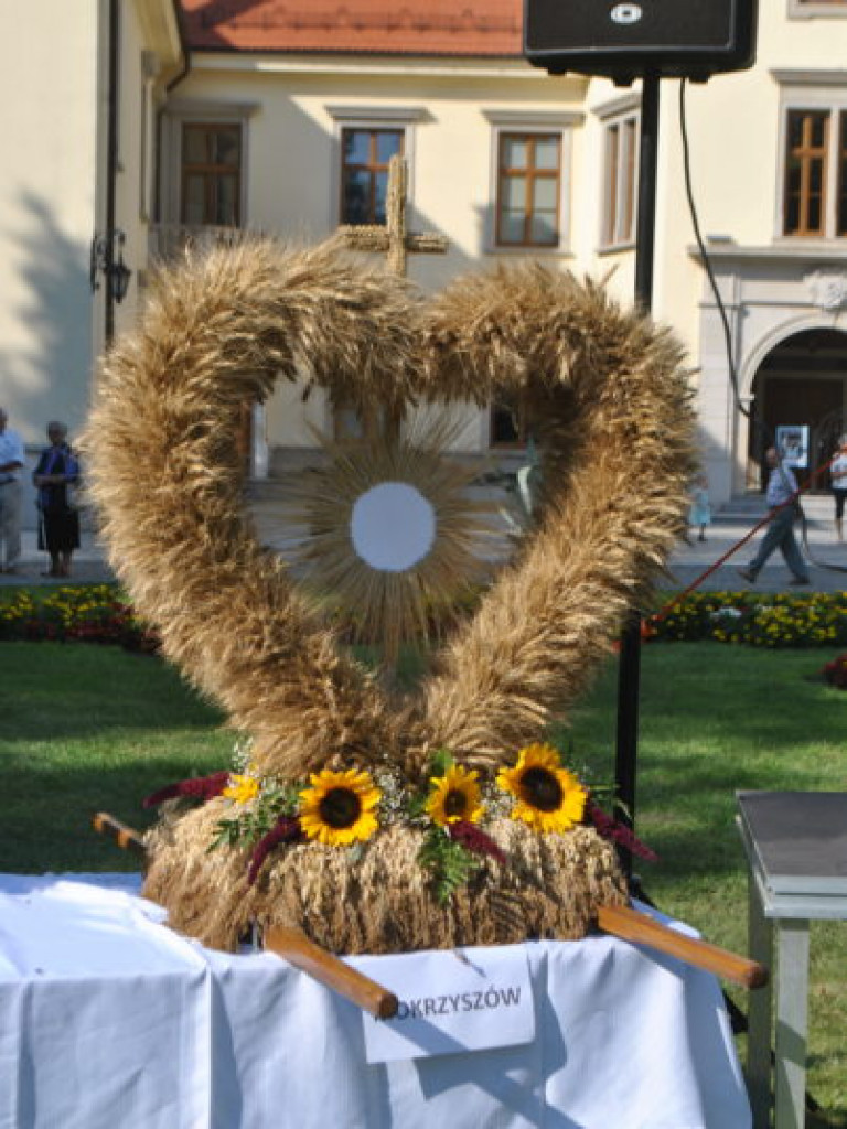 Tarnobrzeskie dożynki przed zamkiem (zdjęcia)
