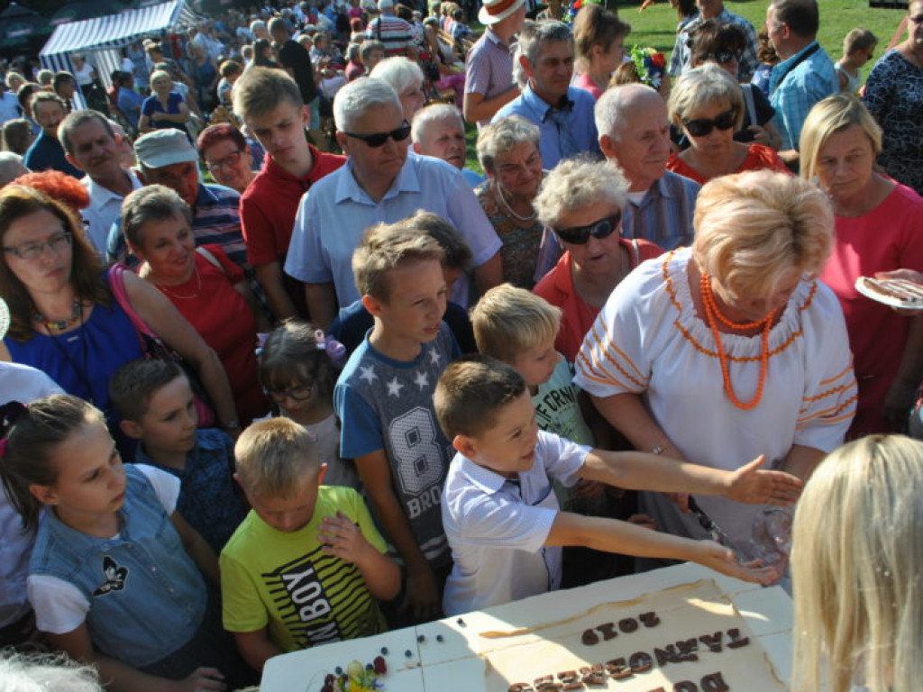 Tarnobrzeskie dożynki przed zamkiem (zdjęcia)