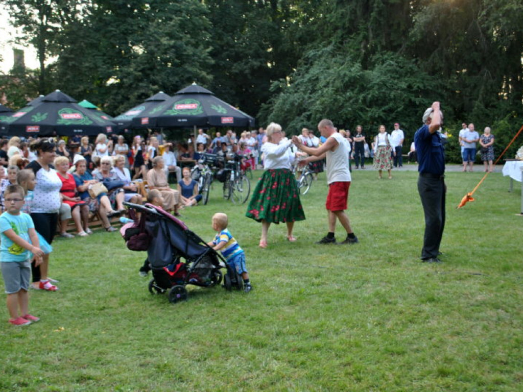 Tarnobrzeskie dożynki przed zamkiem (zdjęcia)