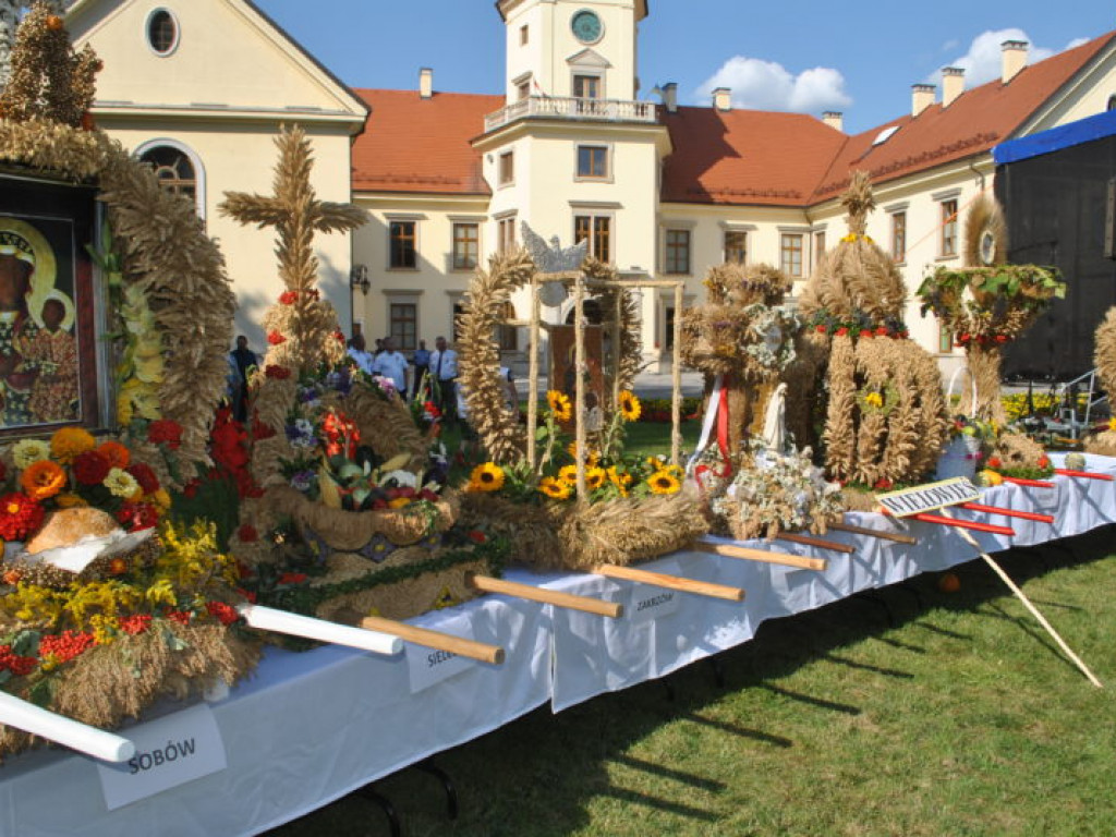 Tarnobrzeskie dożynki przed zamkiem (zdjęcia)