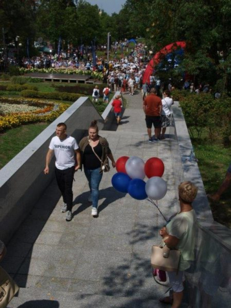 Prezes PiS i kilkanaście tysięcy osób na pikniku w Stalowej Woli [zdjęcia]