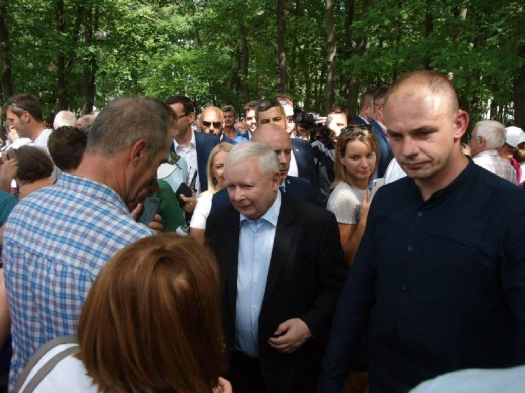 Prezes PiS i kilkanaście tysięcy osób na pikniku w Stalowej Woli [zdjęcia]