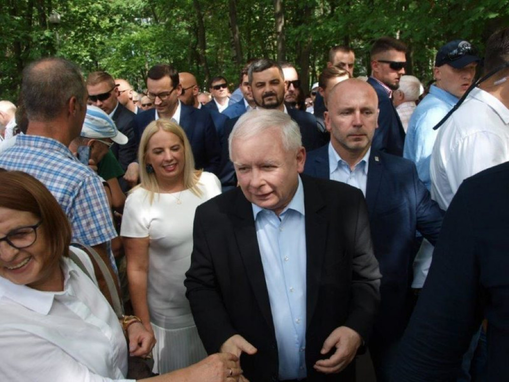 Prezes PiS i kilkanaście tysięcy osób na pikniku w Stalowej Woli [zdjęcia]