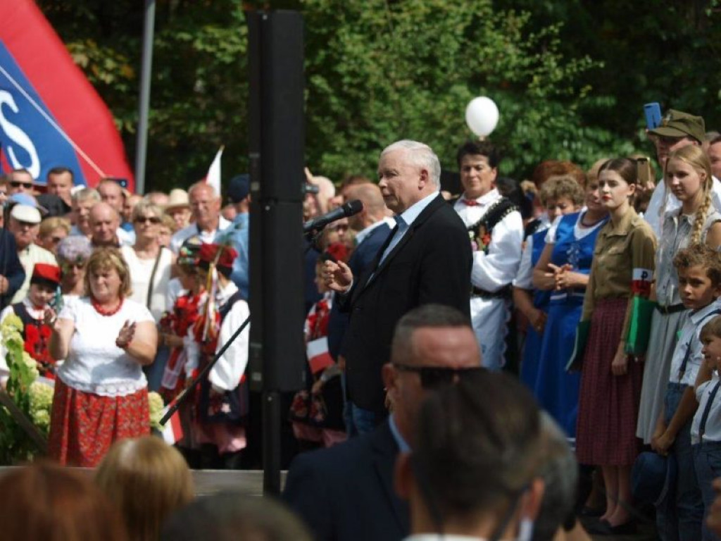 Prezes PiS i kilkanaście tysięcy osób na pikniku w Stalowej Woli [zdjęcia]