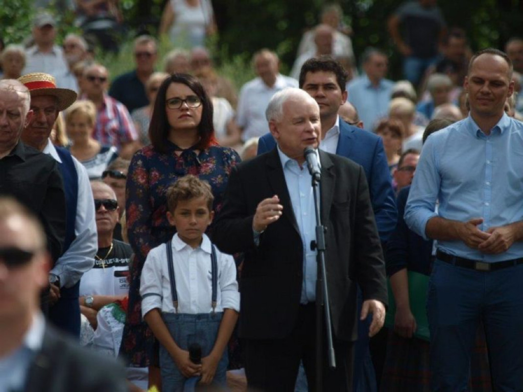 Prezes PiS i kilkanaście tysięcy osób na pikniku w Stalowej Woli [zdjęcia]