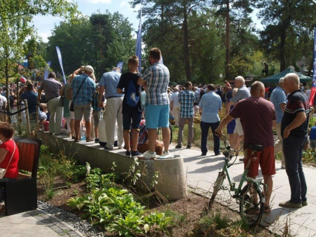 Prezes PiS i kilkanaście tysięcy osób na pikniku w Stalowej Woli [zdjęcia]