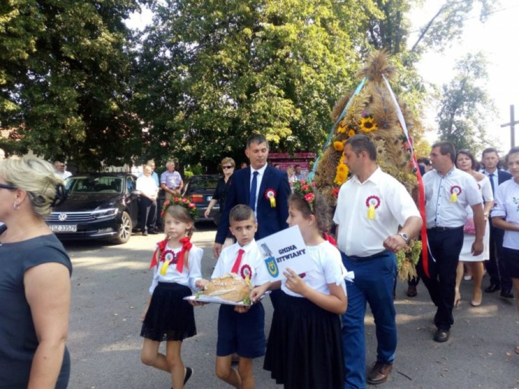 W Bogorii trwają dożynki powiatu staszowskiego [zdjęcia]