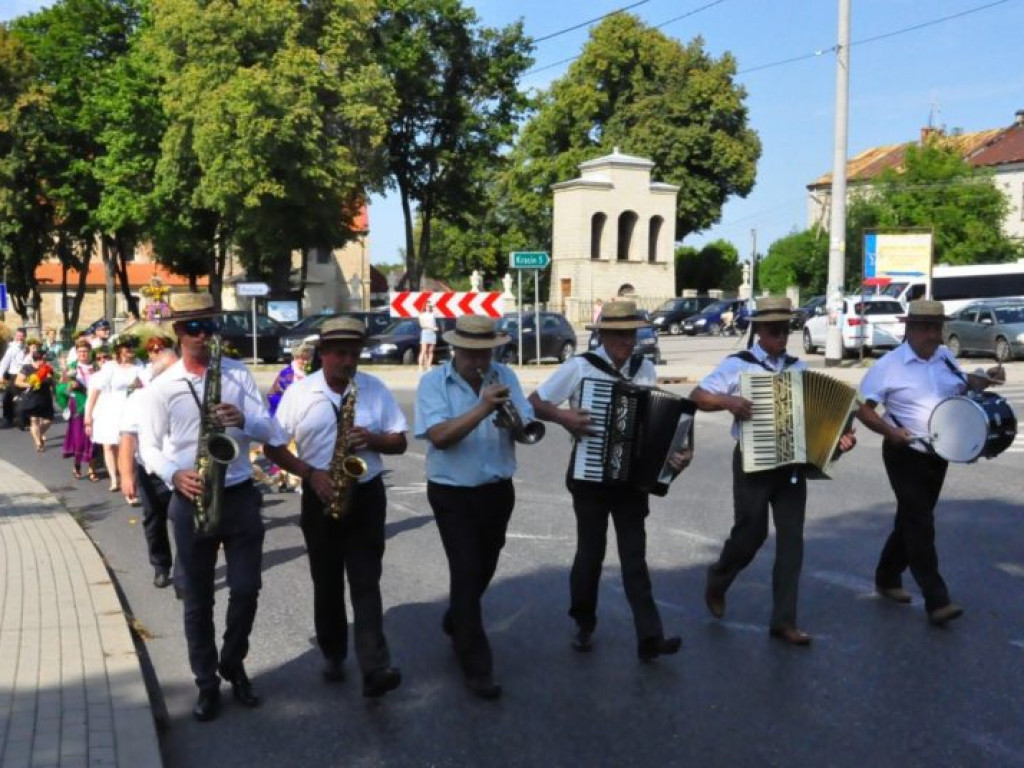 Mieszkańcy powiatu sandomierskiego podziękowali za plony [zdjęcia]
