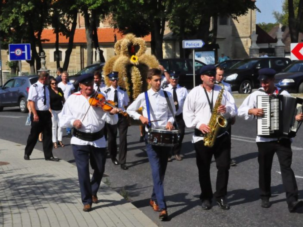Mieszkańcy powiatu sandomierskiego podziękowali za plony [zdjęcia]