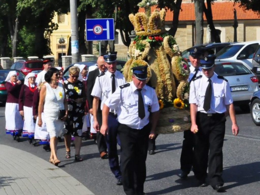 Mieszkańcy powiatu sandomierskiego podziękowali za plony [zdjęcia]