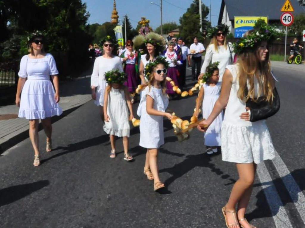 Mieszkańcy powiatu sandomierskiego podziękowali za plony [zdjęcia]