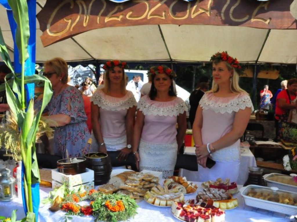 Mieszkańcy powiatu sandomierskiego podziękowali za plony [zdjęcia]