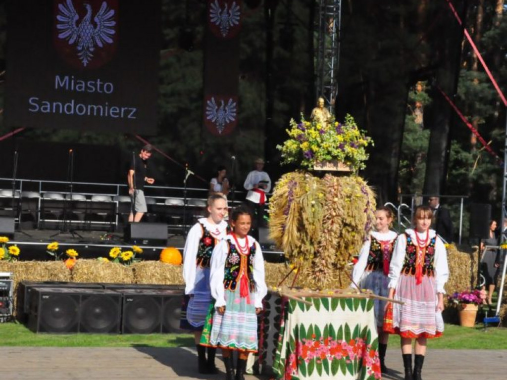 Mieszkańcy powiatu sandomierskiego podziękowali za plony [zdjęcia]
