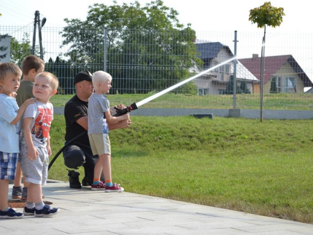 Ćwiczebna ewakuacja dzieci w Rudniku [zdjęcia]