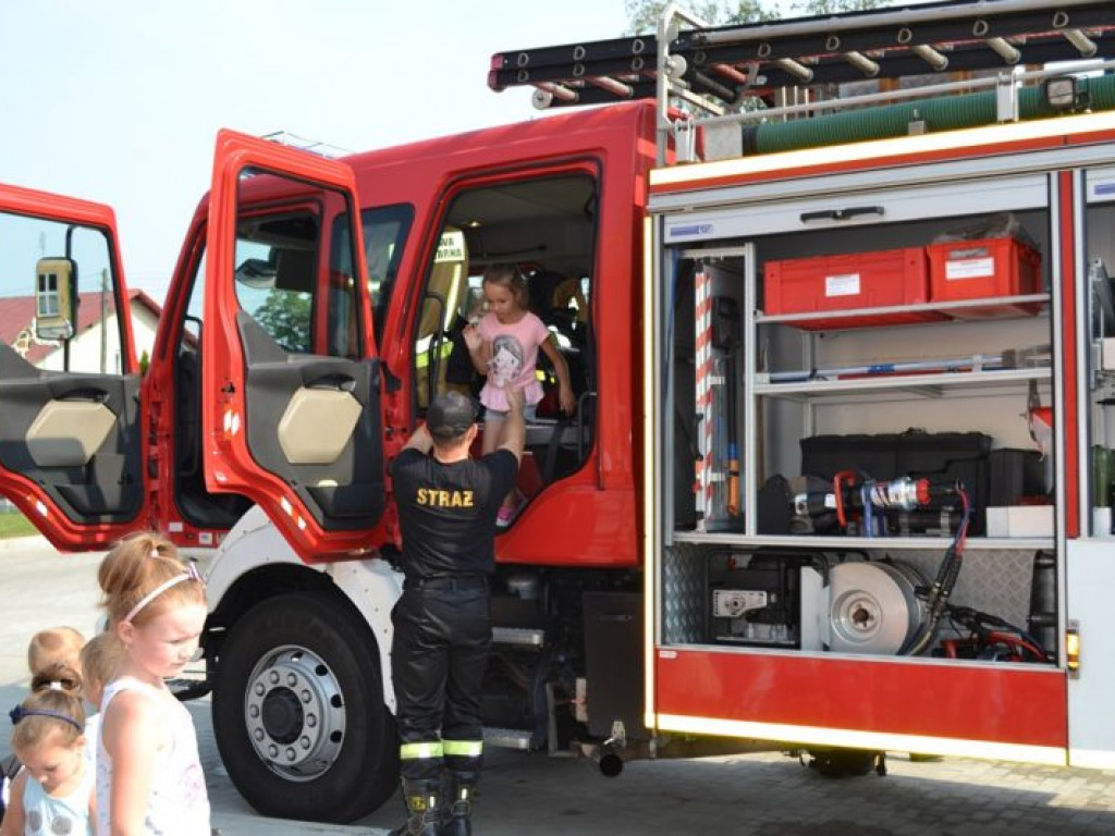 Ćwiczebna ewakuacja dzieci w Rudniku [zdjęcia]