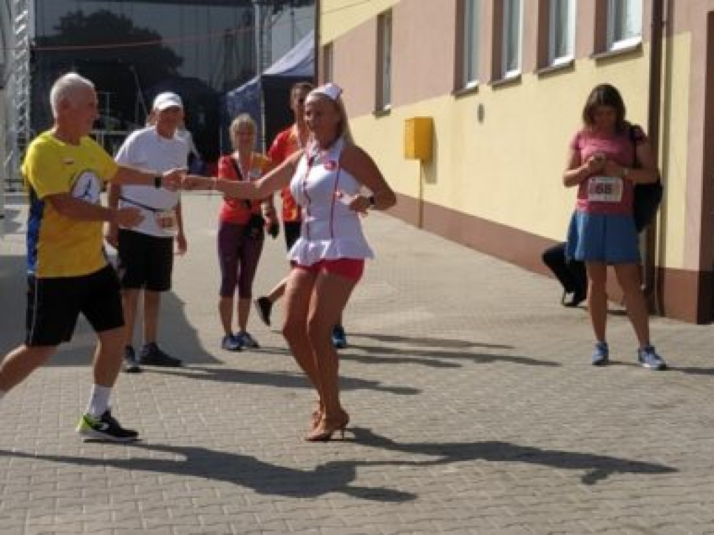 Bieg na szpilkach w Obrazowie [dużo zdjęć]