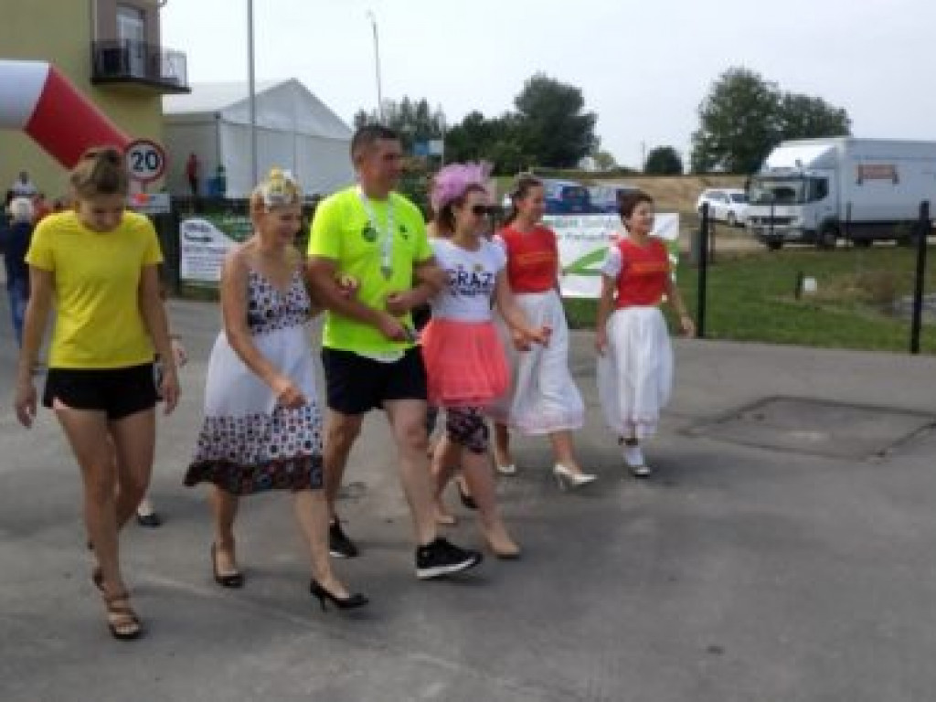 Bieg na szpilkach w Obrazowie [dużo zdjęć]