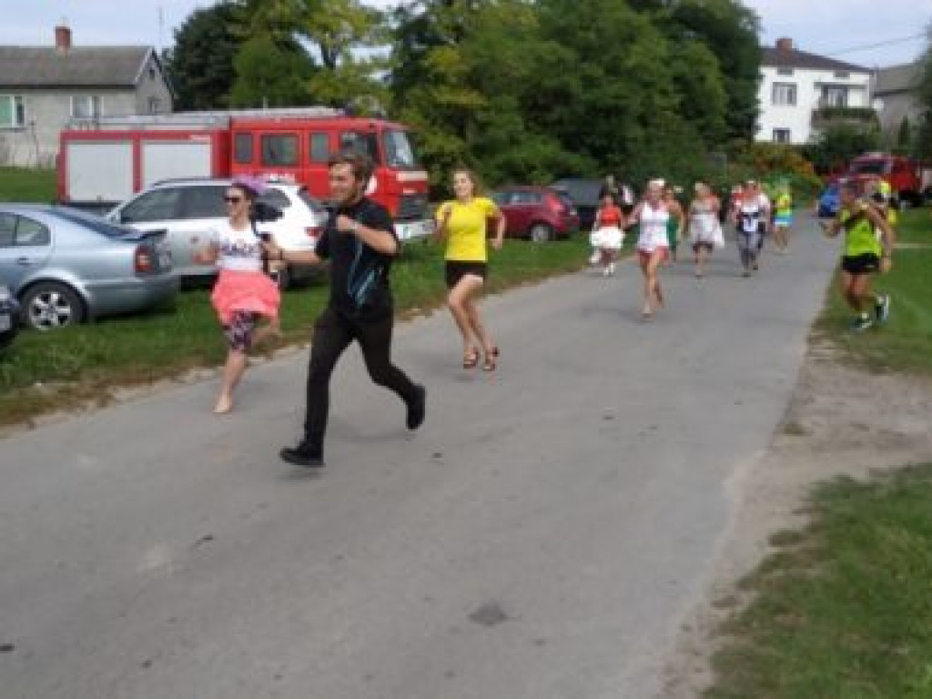 Bieg na szpilkach w Obrazowie [dużo zdjęć]