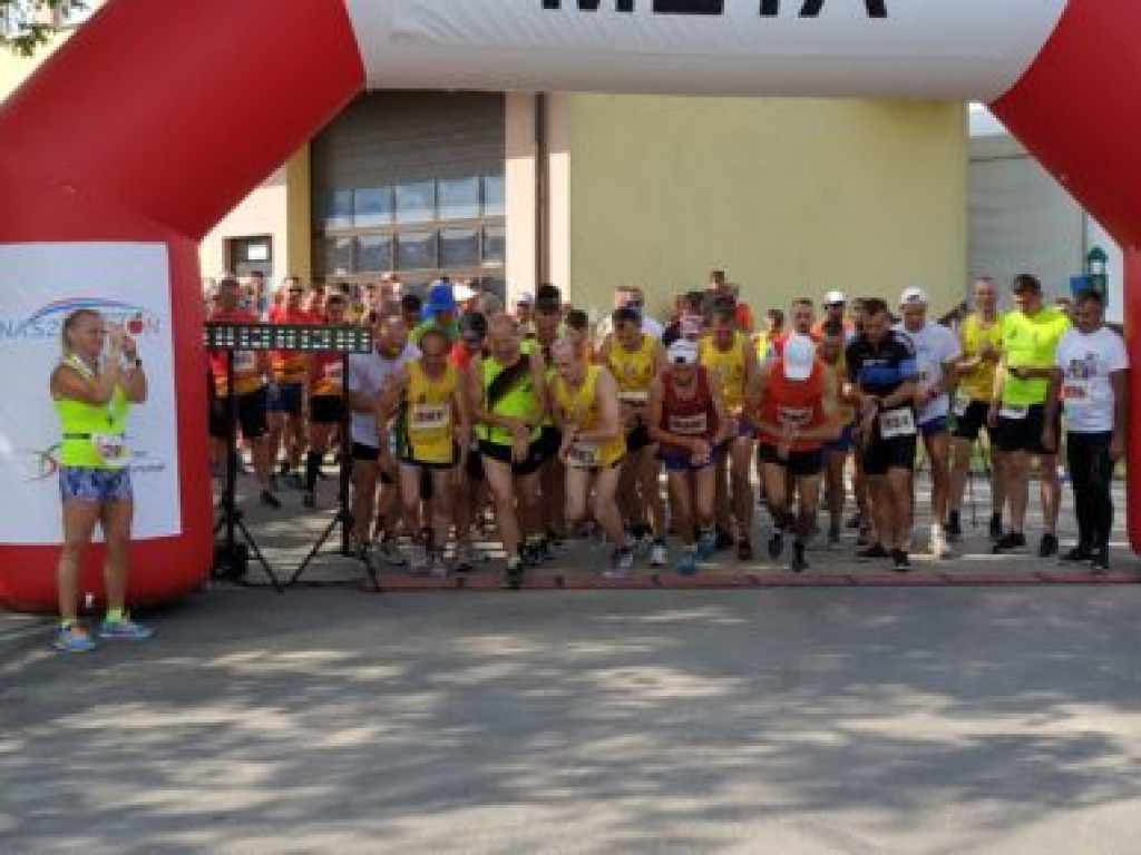 Wystartowali w biegu o Kryształowe Jabłko [zdjęcia]