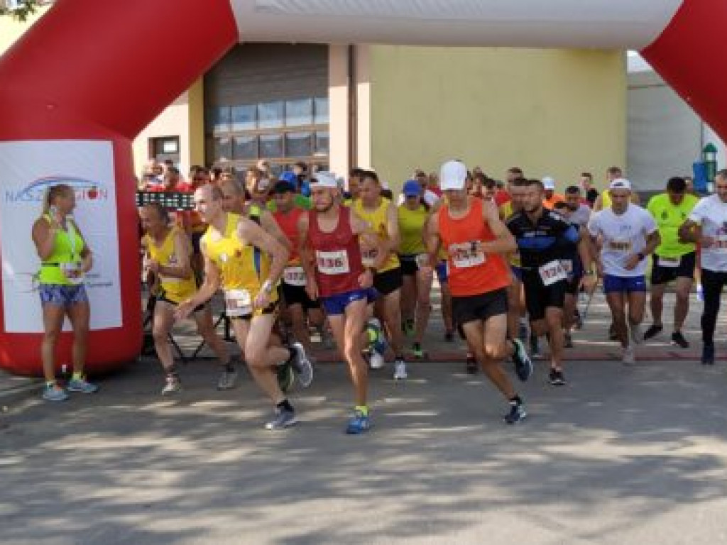Wystartowali w biegu o Kryształowe Jabłko [zdjęcia]